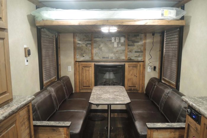 Diamond RVs for Sale | Rugged RVs for sale | Lounge